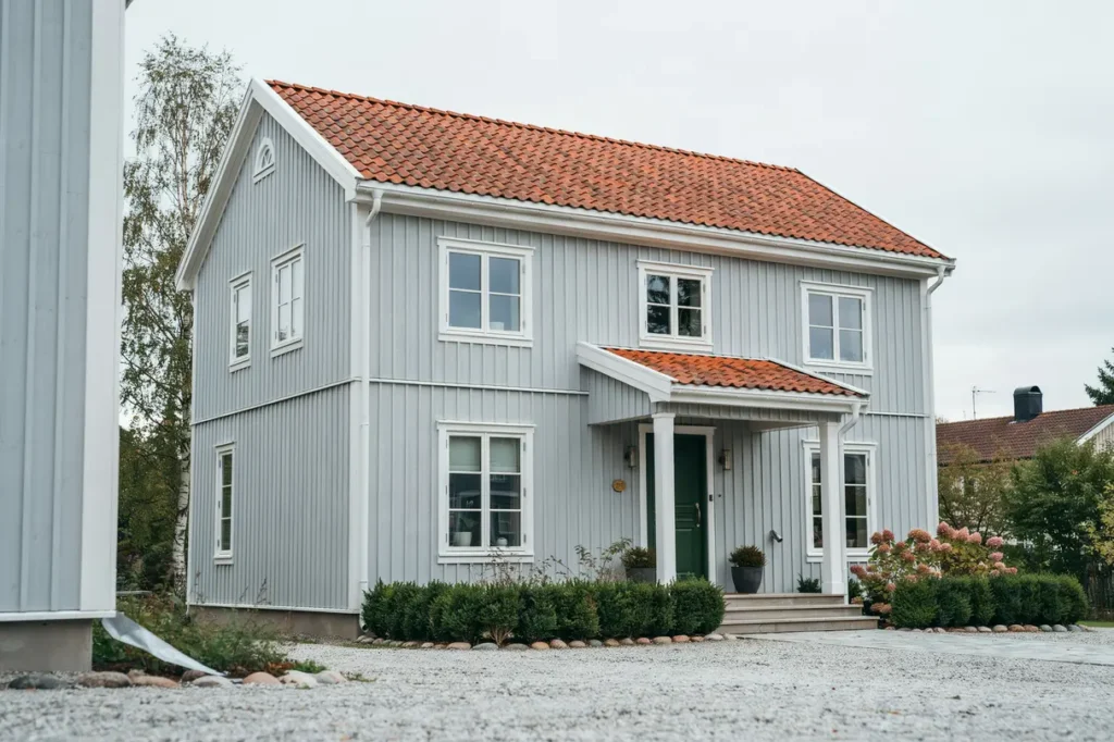 fasadrenovering och f nsterbyte p villa i smo